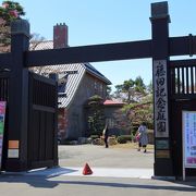 崖を上手く利用した庭園