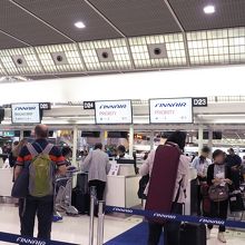 成田空港フィンエアーチェックインカウンター