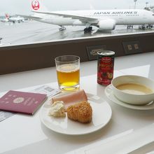 カンタス航空ラウンジで一休み