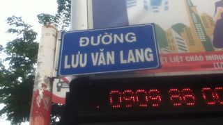 ベンタン市場の横にある通り