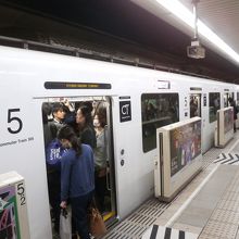 通勤時間帯になるとこんな状況です(^_^;)。