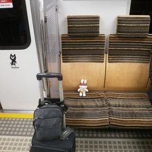 博多から福岡空港へは一挙にガラガラになりました。