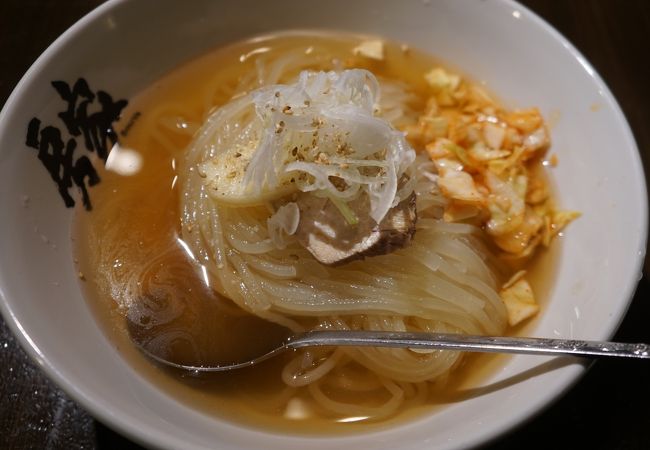 冷麺の看板も目立っていたので