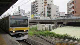 中央線と並走も