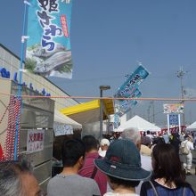 祭の賑わいぶり