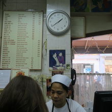 まずはレジでお会計