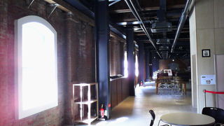 赤れんが倉庫街の歴史あるたたずまいのイベントスペース