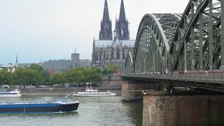 大聖堂そばにかかる橋。