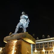 トングレンの広場のアンビオリックスの像 