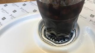 美味しいケーキやパフェがあります