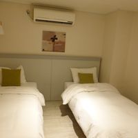 想像していたより広かった。　窓もある。