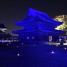 瑞龍寺 春のライトアップと門前市