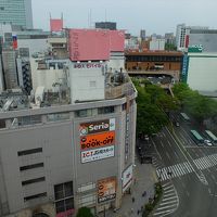 自室からの眺望。画像奥の茶色い建物がJR仙台駅。