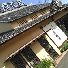 入口には季節のお花