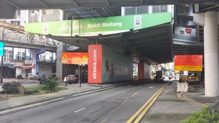 昼の午前中は閑散として