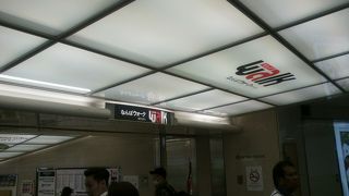 地下鉄の駅からすぐの地下街です。