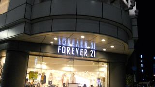 甲州街通り沿いで遅くまで営業しています