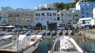 カプリ島観光の出発地『マリーナ・グランデ』！