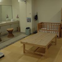 昭和っぽい雰囲気の脱衣場。浴場にはお客さんがいたので写真無し