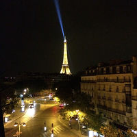 部屋のテラスからエッフェル塔が望めます