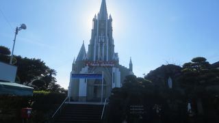 隣にお寺があるのがおもしろい