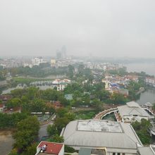 湖畔のホテル周辺は整備されています