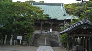 日蓮宗・龍口寺。江ノ島駅から歩いて5分の好立地。写経会をやってた。
