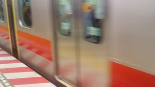 渋谷に乗り込む東急の 鉄道路線です。