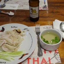 シンハービールとカオマンガイ