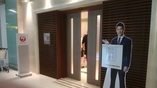 深夜便搭乗前にくつろげる ★ スワンナプーム JAL サクララウンジ