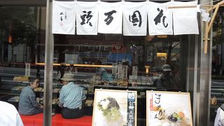 d 二階の喫茶コーナーはいつも空いているのでお勧めです