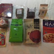 陳麻婆豆腐の素などを購入（伊勢丹で買ったものも一緒に撮影）