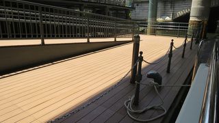 船の乗り場でもある