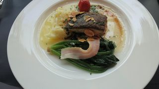 鑑賞の合間にランチを利用