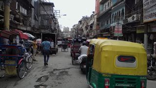 ヤバさプンプン通り