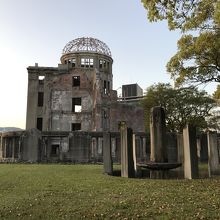 原爆ドーム、南側より。