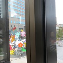 店内から見た外の風景