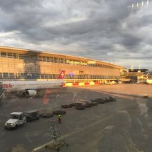 夕日に当たる空港名