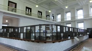 見どころあるレトロビルで展示写真もありました