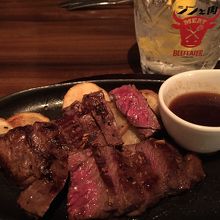 牛ハラミを追加してみました。やはり熟成肉よりジューシーです。