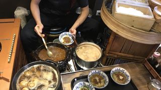 リニューアルした本店で擔仔麵をいただく