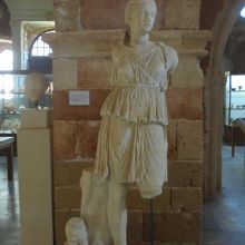 有名なアルテミス像です。