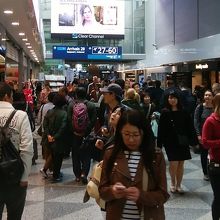 大混雑の出発制限エリア