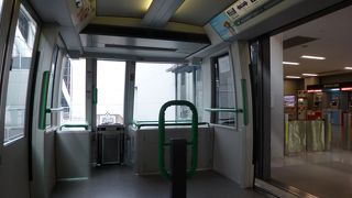 本館とウィングを結びます