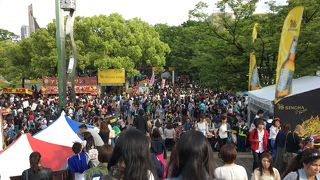 週末は人が多い！