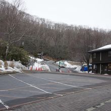 地獄谷のすぐ近くにある駐車場