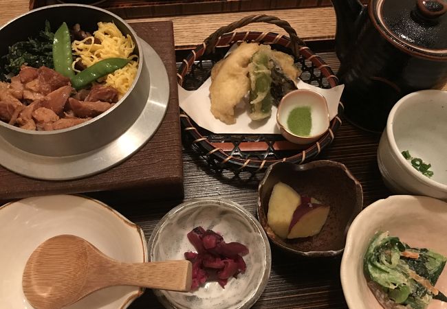 落ち着ける半個室があります