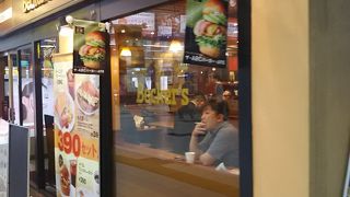 柏駅構内のベッカーズです。