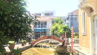 訪れる人たくさん