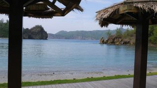 兄島に面したサンゴの海岸